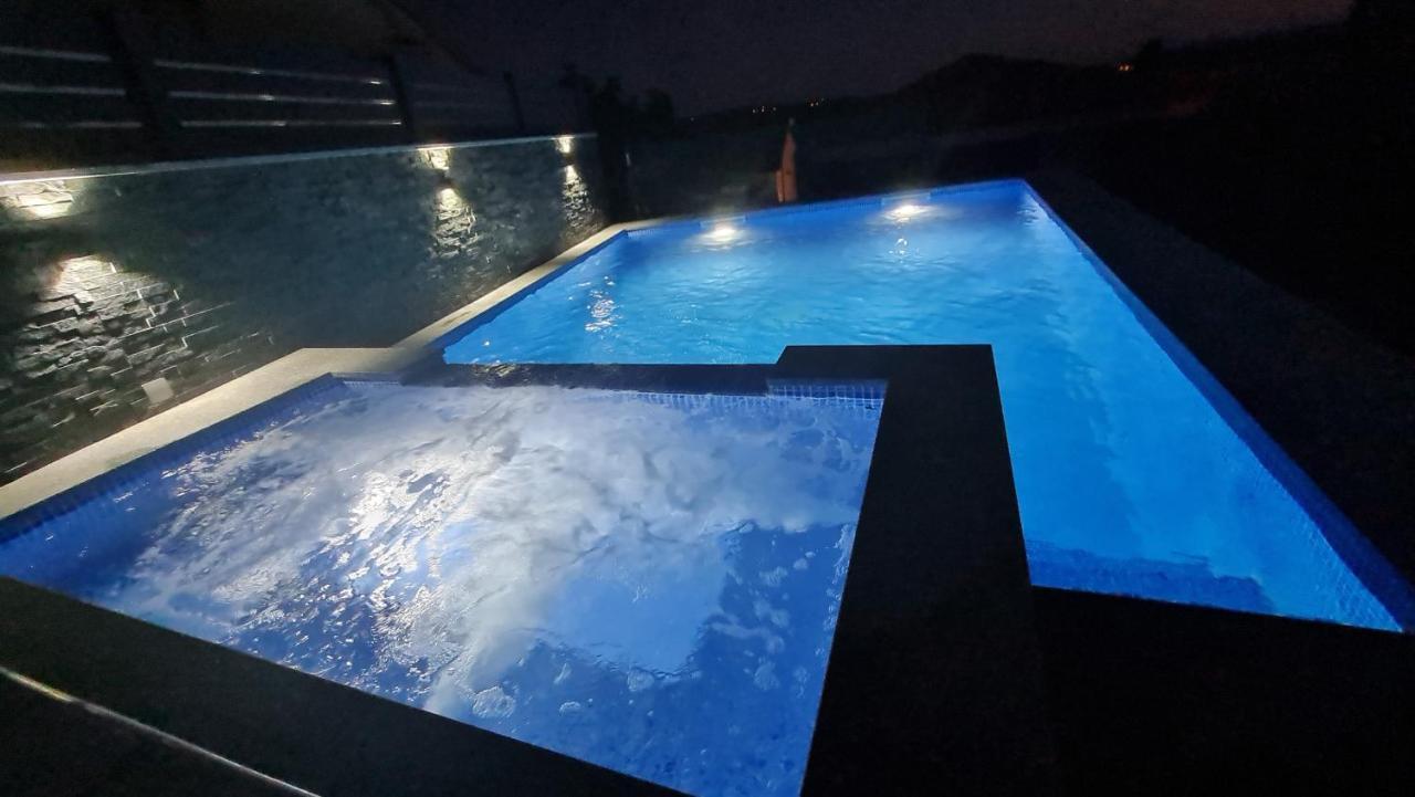 Apartments Blazevic, Heated Pool&Jacuzzi Dramalj Eksteriør bilde
